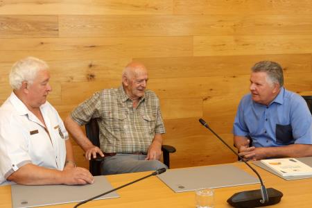 SPREJEM PRI ŽUPANU DAVID KAVČIČ IN  FRANC PERKO DRUŠTVO RUDOLFA MAISTRA 06 FOTO LJUBO VUKELIČ